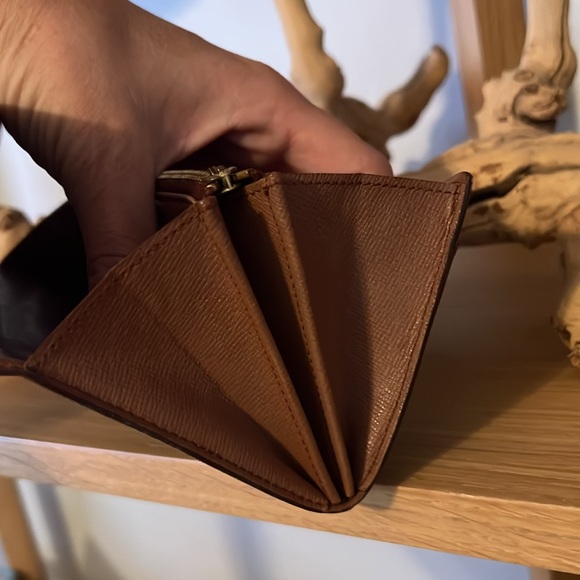 Authentic LV monogram walet - Picture 6 of 11